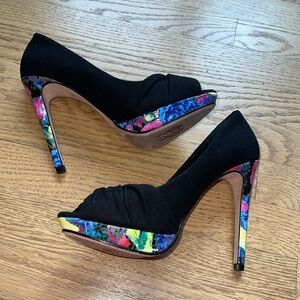 Vince Camuto Black Knot Peep Toe Heels-Colorful Paint Splatter Heel/Platform 8.5